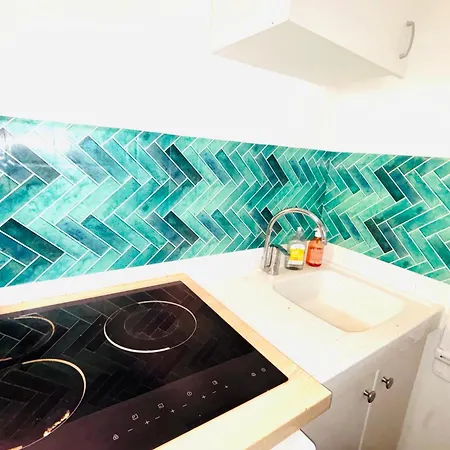 Superbes Av Versailles A 16 * פריז